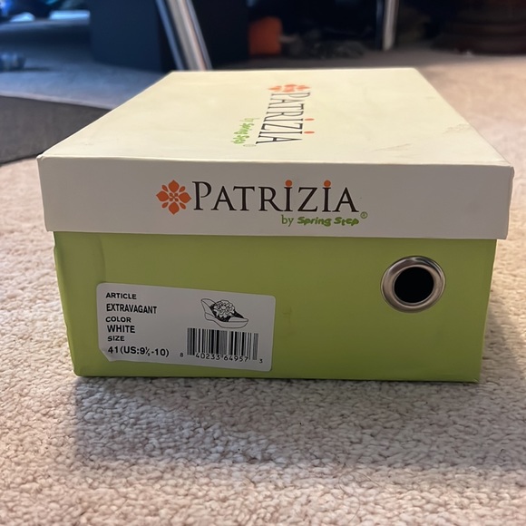 Patricia by Spring Step White wedge sandal with flower - Picture 5 of 5